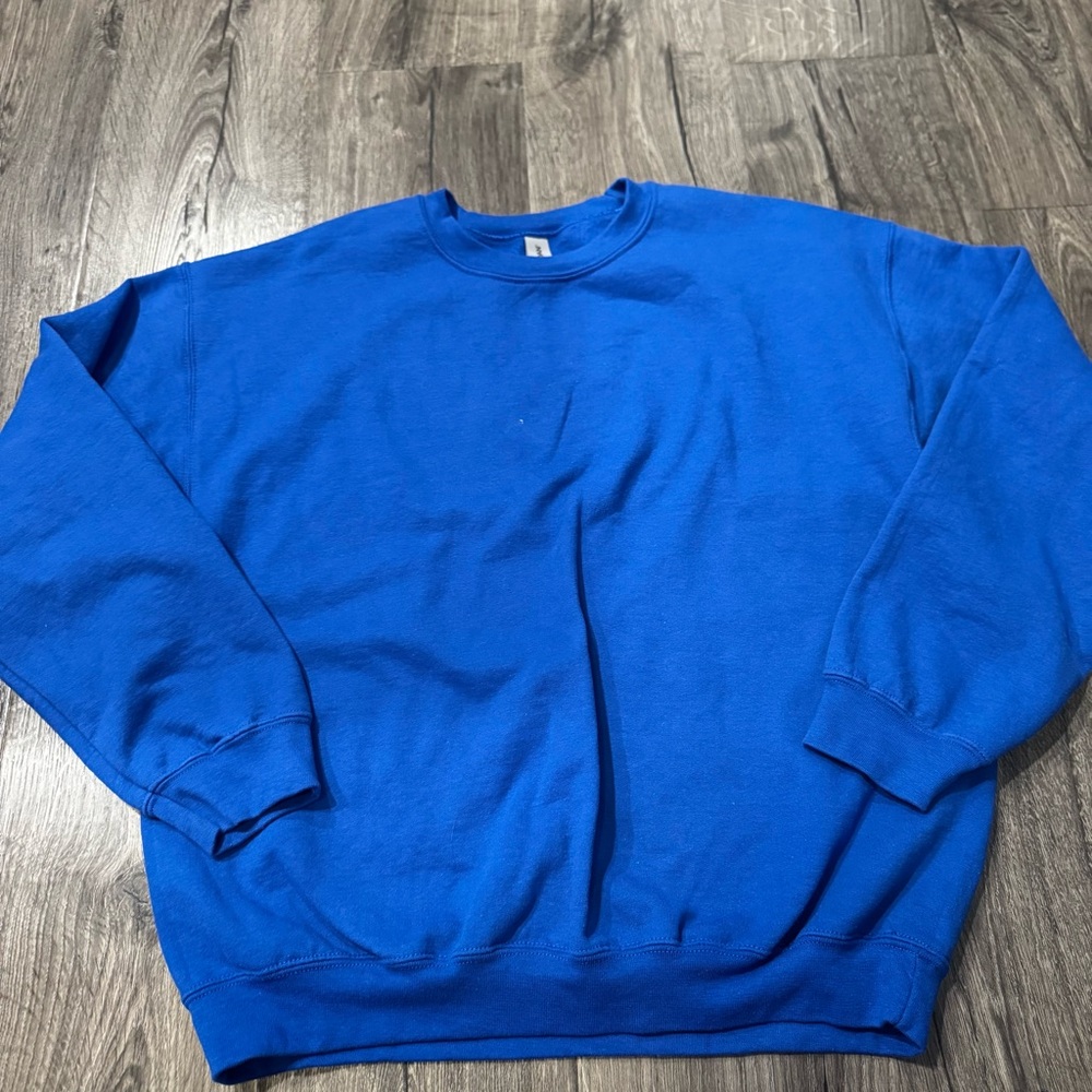 Gildan women’s Vibrant Blue Crewneck Sweater size large